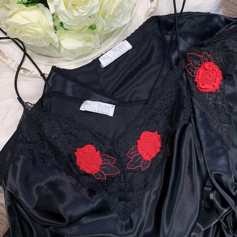 Sz L Vintage Val Mode Silky Black and Red Short Peignoir Lingerie Sleep Set