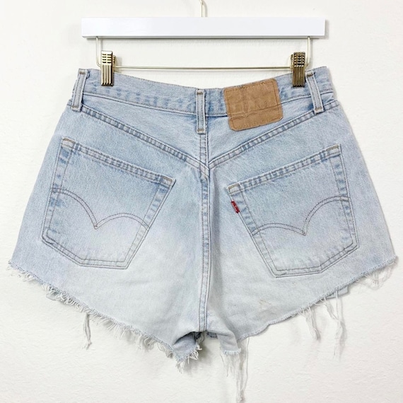 Sz 29/30 Vintage 501 Light Wash Levis Cutoff Shor… - image 1