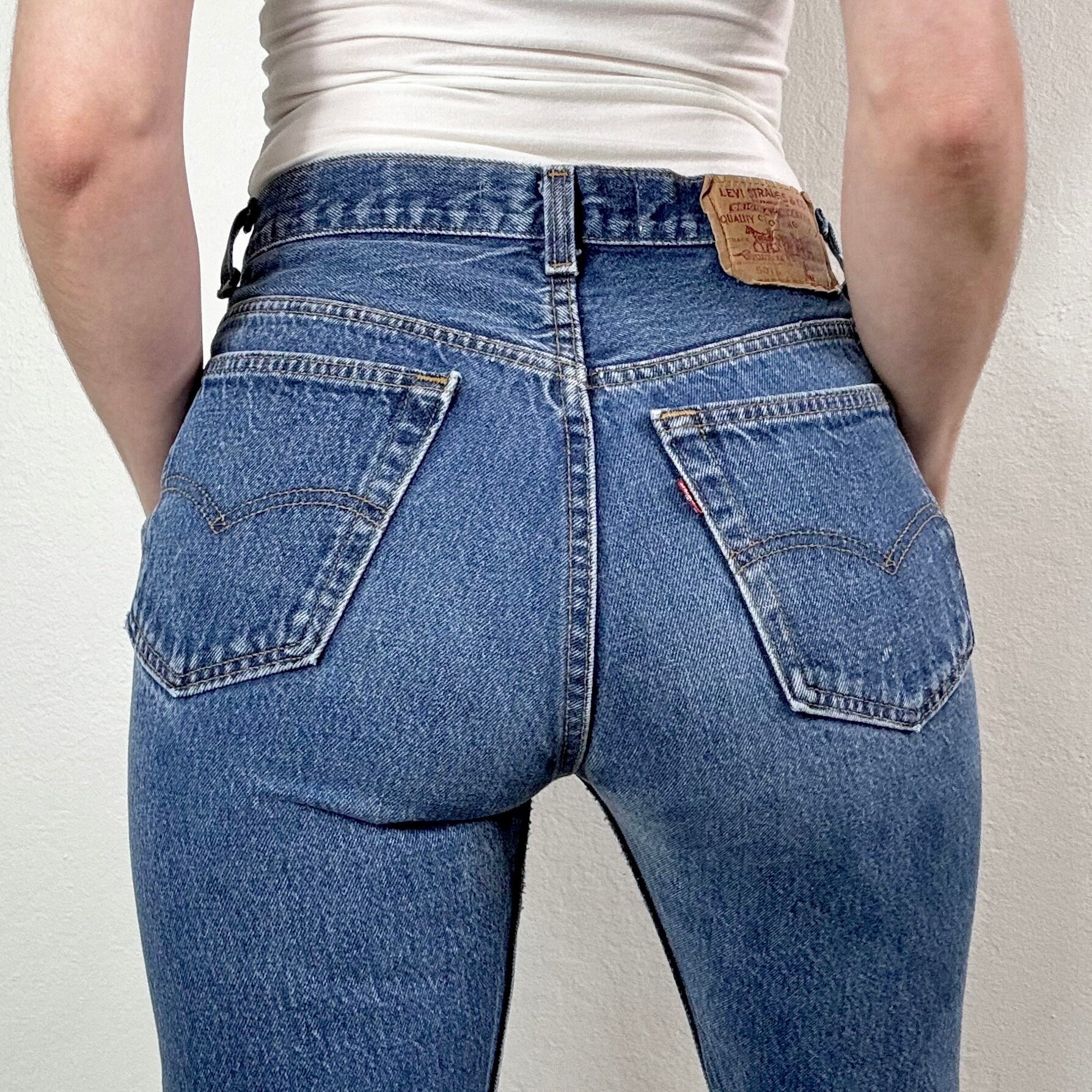 Sz 27/28 Vintage 501xx Medium Wash Slim Fit Straight Leg Sz 27/28 Vintage 501xx Medium Wash Slim Fit Straight Leg