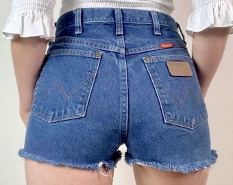 Sz 27/28 vintage jaren 90 Wrangler medium wash hoog getailleerde slim-fit afgesneden shorts