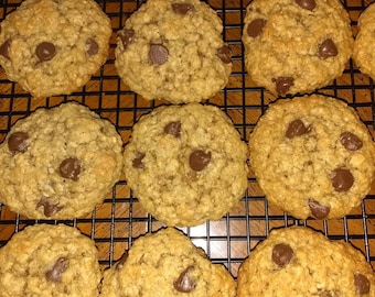 Oatmeal Chocolate Chip cookies, 2 dozen, Baked Goods, Homemade Cookies, Oatmeal, Holiday Cookies, Receptions, Weddings, Edible Gift, Dessert