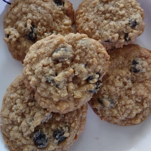 Homemade Oatmeal Raisin Cookies, 2 Dozen, Baked Goods