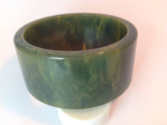 Bakelite  bracelet, creamed spinach, beautiful co… - image 3