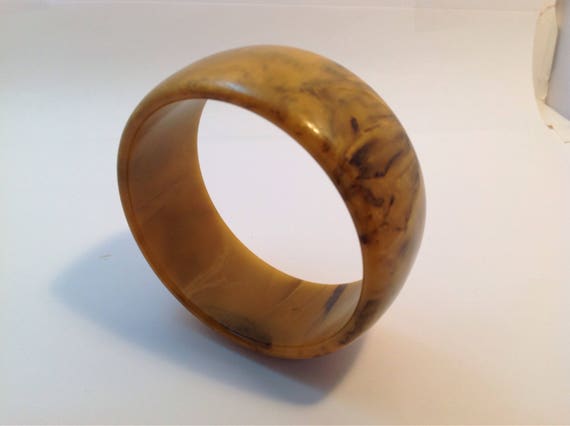 Bakelite bangle bracelet - image 3