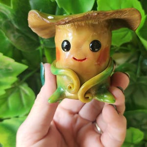 Green Fantasy Butt-Un Mushroom - Fairy Garden Accessory
