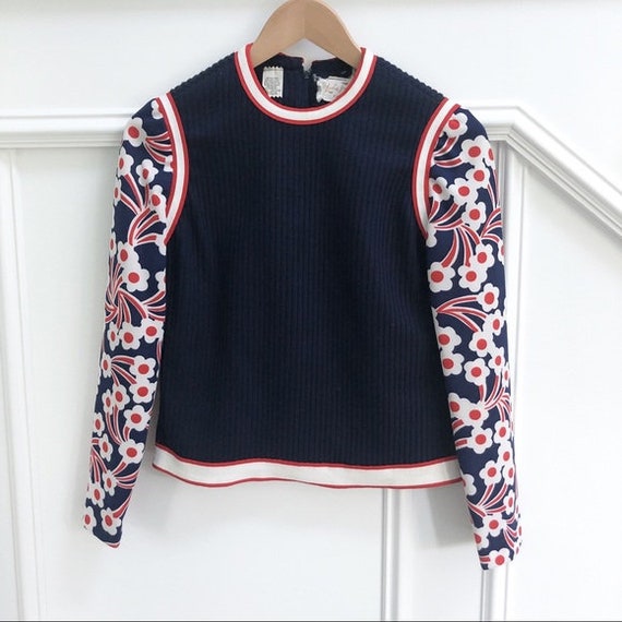 1970s Vintage Floral Sweater Top