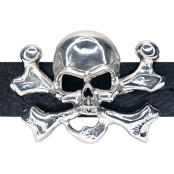 skull and crossbones belt buckle