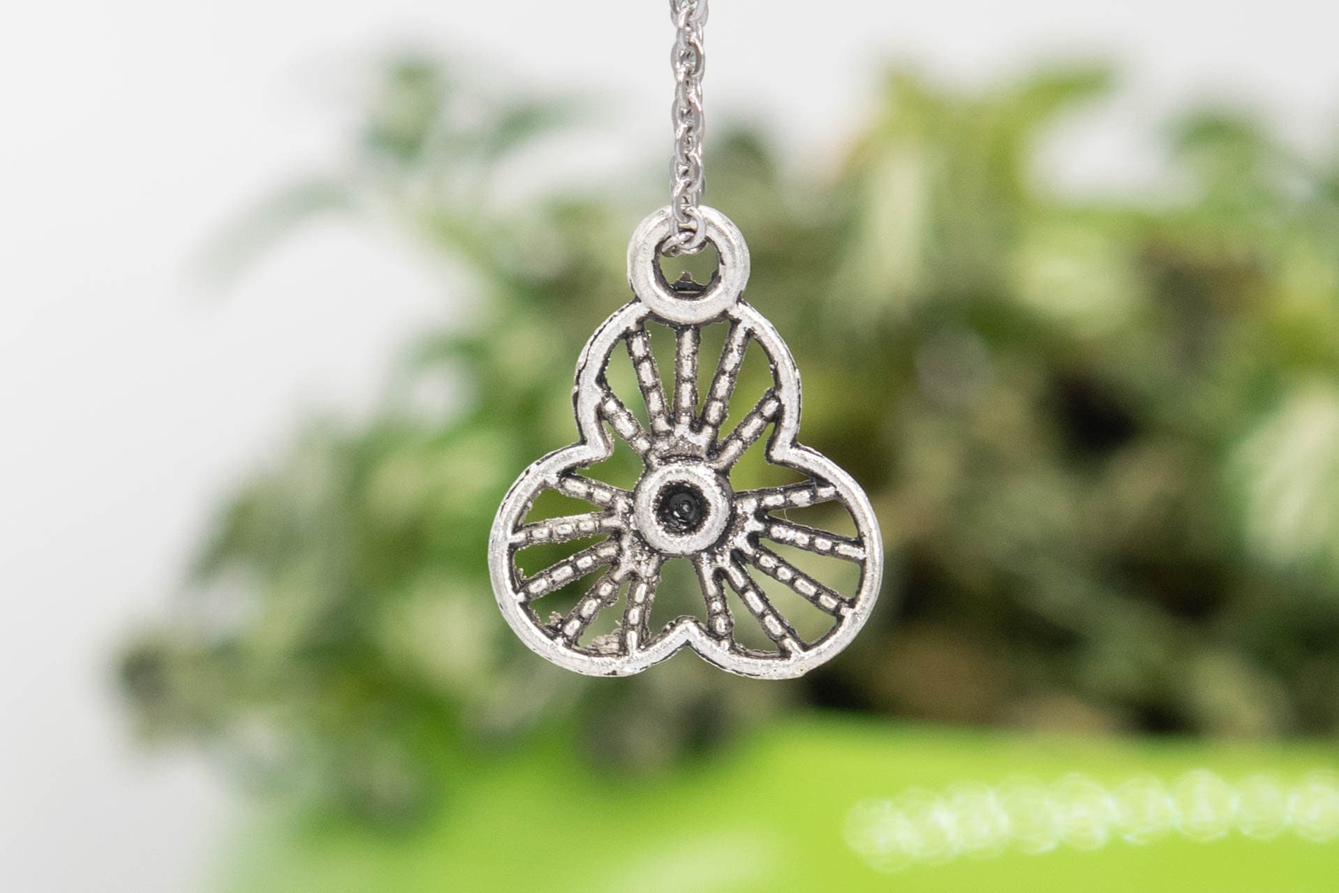 30 Pcs 15x13x1mm Flower Charm Antique Silver Tone Zinc Alloy 30 Pcs 15x13x1mm Flower Charm Antique Silver Tone Zinc Alloy