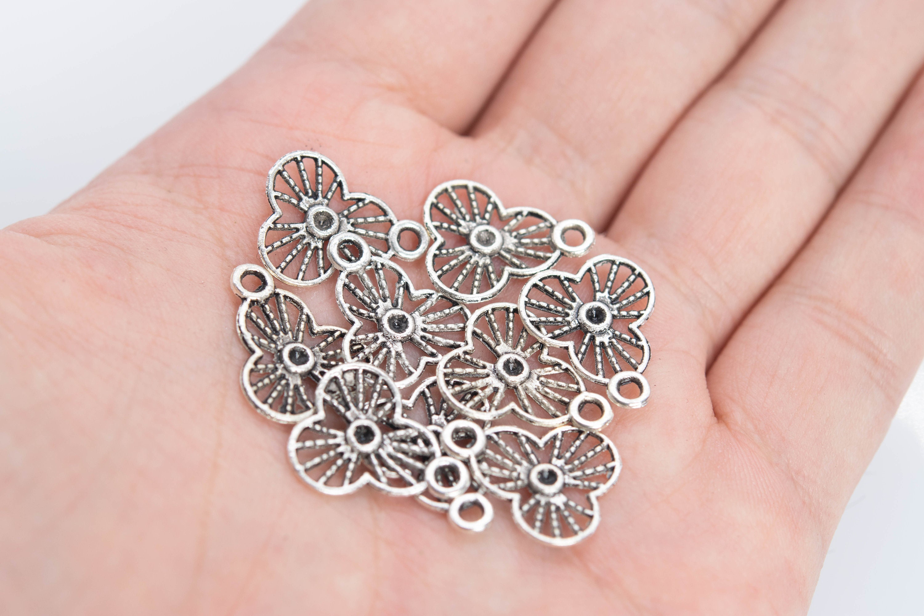 大人気新品をすべて Charm Flower 15x13x1mm Pcs 30 Antique Alloy Zinc Tone Silver スーツ・フォーマル・ドレス