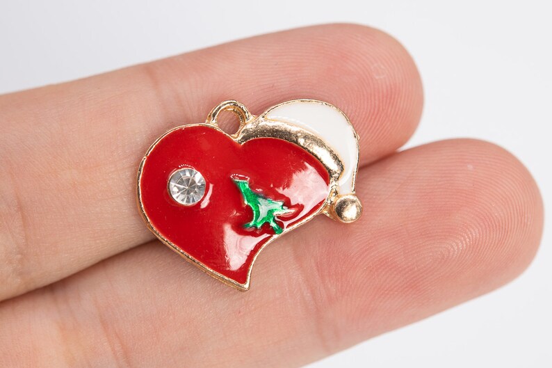 2 Pcs 65396-3283 21x18x1MM Charm Heart Gold Tone Enamel Red Heart With White Hat Charms