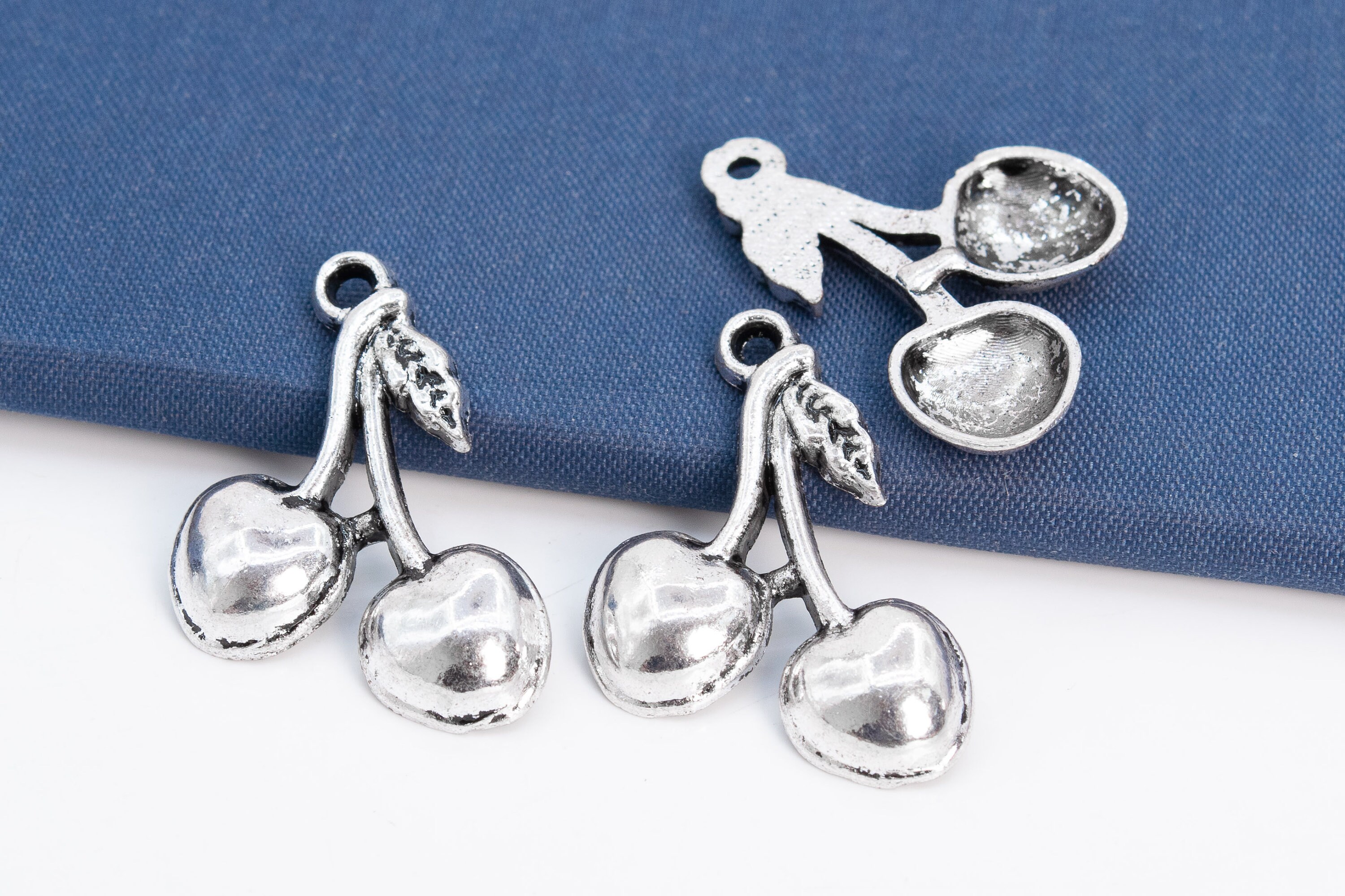 5 Pcs 30x19x4mm Cherry Charm Antique Silver Tone Zinc Alloy 5 Pcs 30x19x4mm Cherry Charm Antique Silver Tone Zinc Alloy