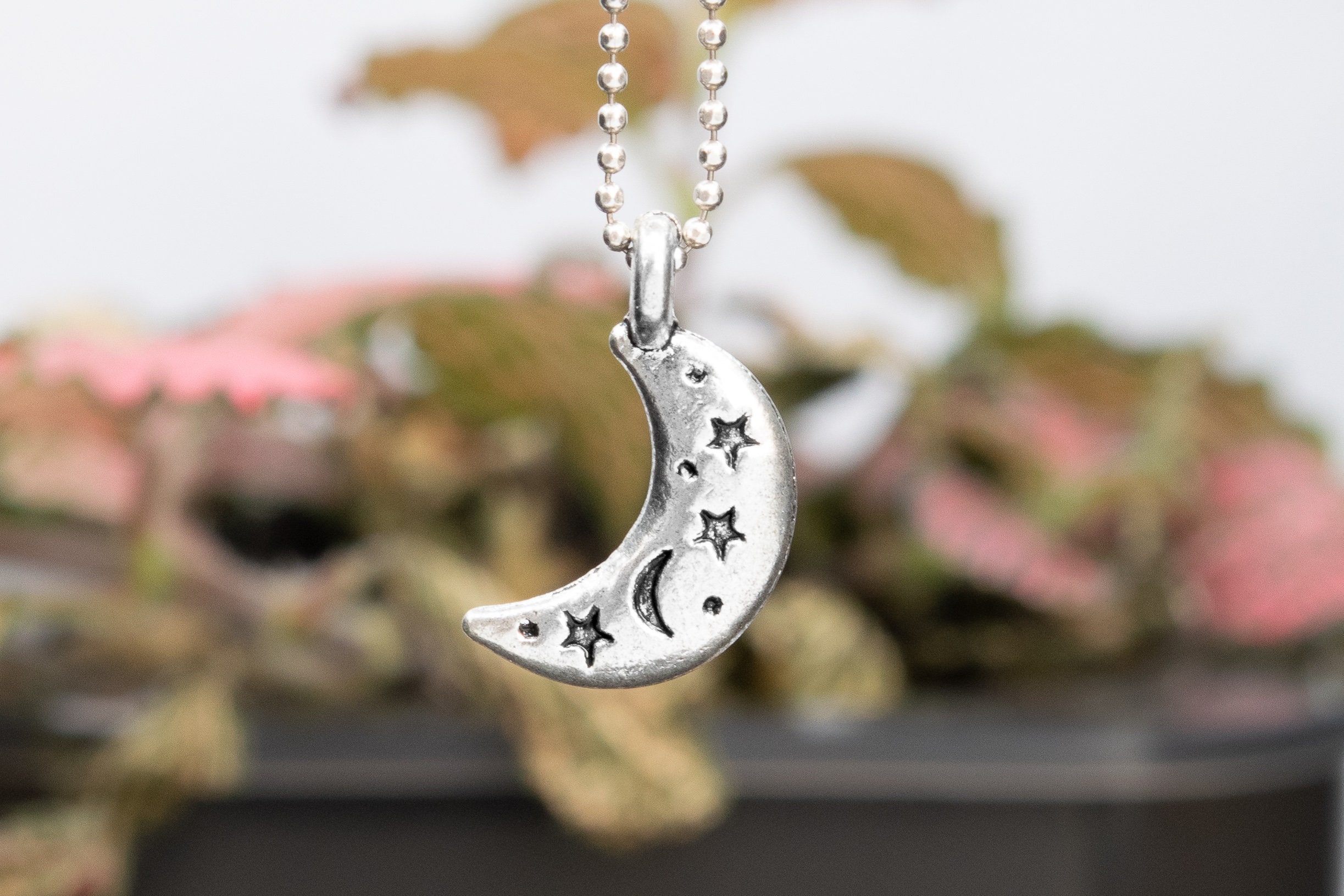 10pcs - 18x10x3mm Crescent Moon Charm Double Side Antique 10pcs - 18x10x3mm Crescent Moon Charm Double Side Antique