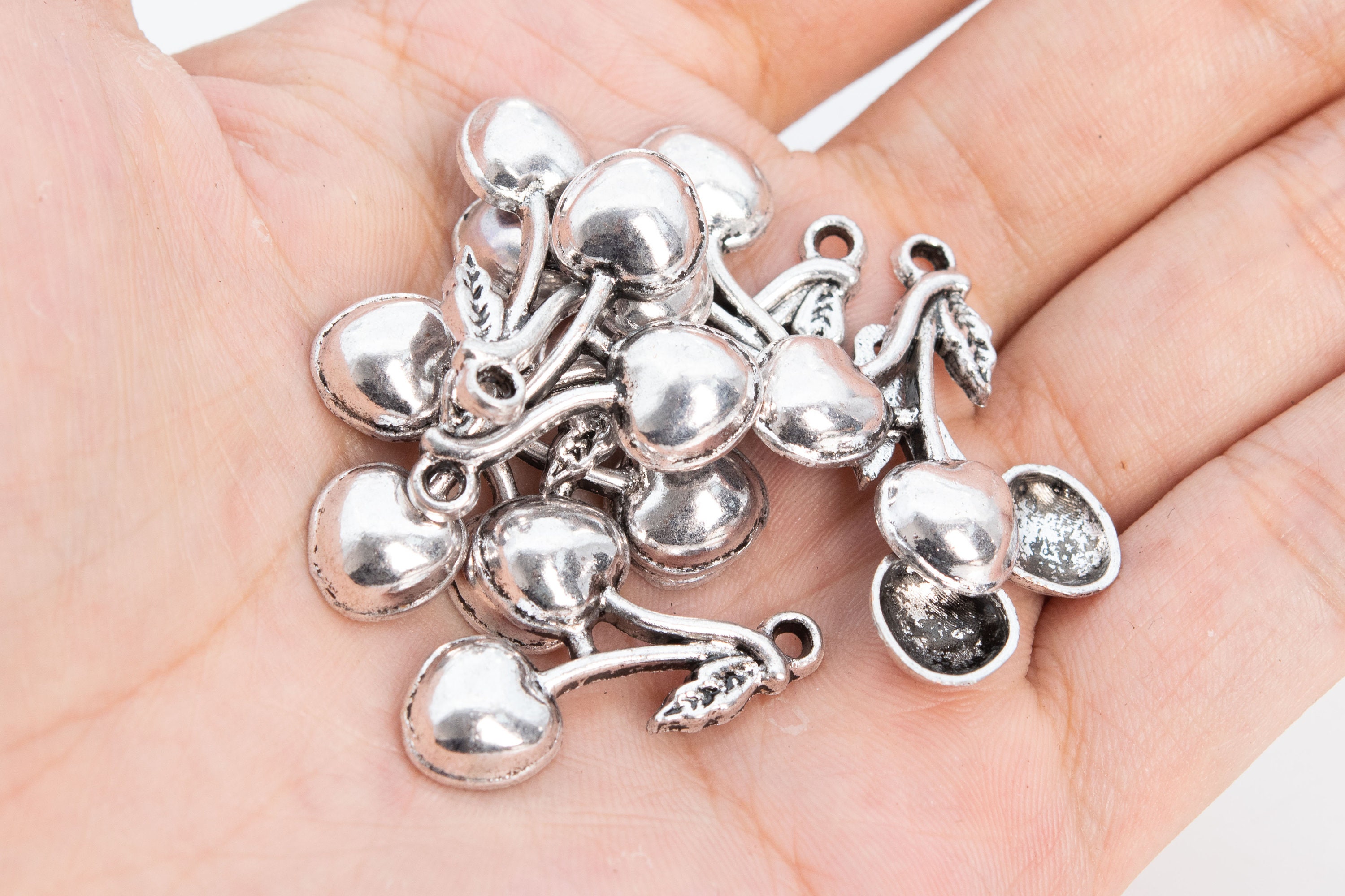 5 Pcs 30x19x4mm Cherry Charm Antique Silver Tone Zinc Alloy 5 Pcs 30x19x4mm Cherry Charm Antique Silver Tone Zinc Alloy