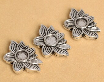 8 piezas - Cuentas espaciadoras con forma de flor en tono plateado antiguo de 26 x 17 mm (63815-2417)