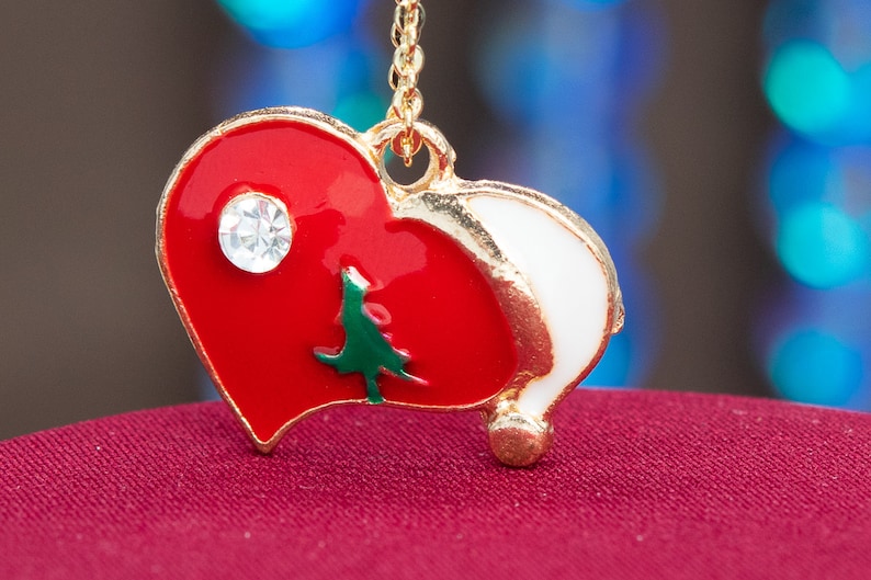 2 Pcs 65396-3283 21x18x1MM Charm Heart Gold Tone Enamel Red Heart With White Hat Charms