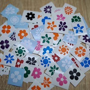 Small Vinyl Daisy Flower Stickers ,   20 different daisy designs,  Retro Style  Daisy , Flower Decals, Nursery Decor.