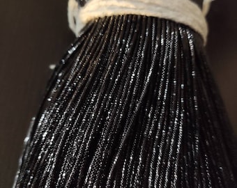 光沢のある黒のフリーズ刺繍糸 / 光沢のある黒のフリーズカネティーユ。