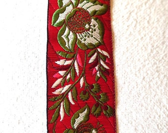 Brilliant red embroidered braid olive green plants 5 cm