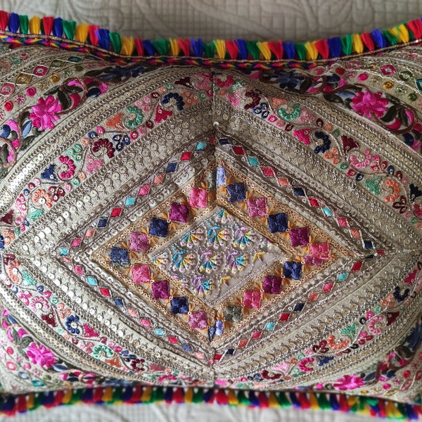 Coussin Indien brode main modele n 2