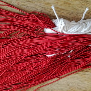 Roter Stickfaden/rote Cannetille/Metallic-Effekt