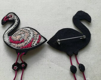oiseau brodé fil cannetille,pink bird,handmade embroidery