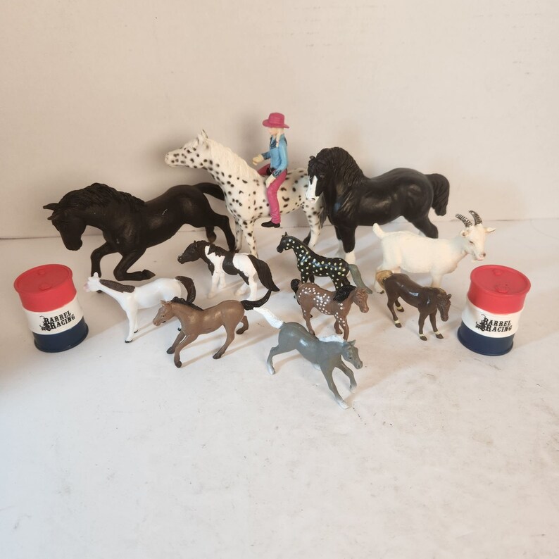 Schleich Allemagne 2005 Cheval de collection Lot de 14 figurines Barrel Racer Appaloosa Barrels Billy Goat image 2