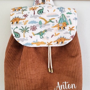 Sac à dos maternelle personnalisé, sac maternelle en velours bleu petrole, sac maternelle dinosaures, sac enfant dinosaure, sac à dos bébé
