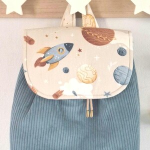 Sac à dos maternelle velours personnalisé , sac à dos enfant personnalisé, sac enfant fusée retro, sac enfant fusée, sac maternelle velours,