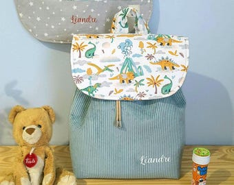 Personalized dinosaur-themed corduroy preschool bag for boys, ideal for starting preschool or nursery, perfect for storing a 24x32 cm A4 notebook.