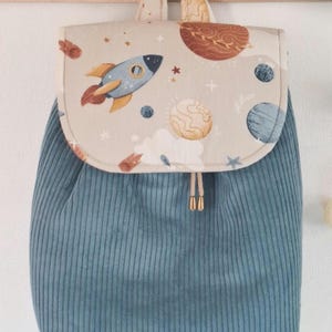 Sac à dos maternelle velours personnalisé , sac à dos enfant personnalisé, sac enfant fusée retro, sac enfant fusée, sac maternelle velours,