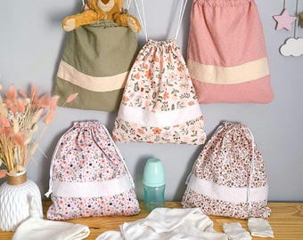 Pochon personnalisé prénom en coton fleuri ou plumetis pour ranger doudou ou cadeau maîtresse ATSEM, première tenue de naissance bébé