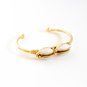 Borann "KHYANG" Cowrie 2 shell bangle | voor bescherming Welvaart Vruchtbaarheid