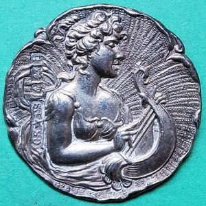 Vintage Arts and Craft early 1900&#39;s silver button.