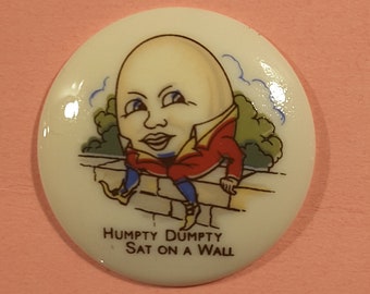 Vintage 1950's Humpty Dumpty plastic button.