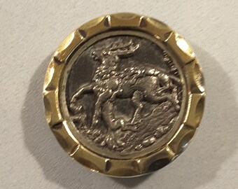 1900's brass/metal sporting button of a stag.
