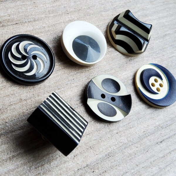 Collection vintage des années 1920-30 de six boutons Art déco.