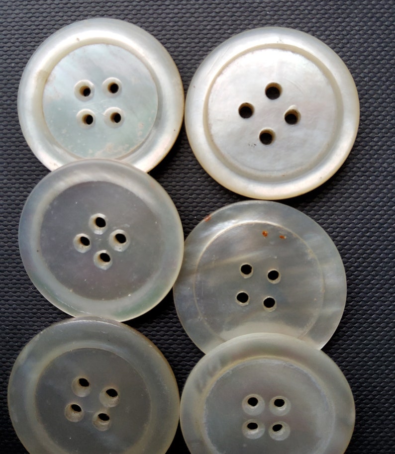 Vintage 1900's set of six mother of pearl buttons. image 3