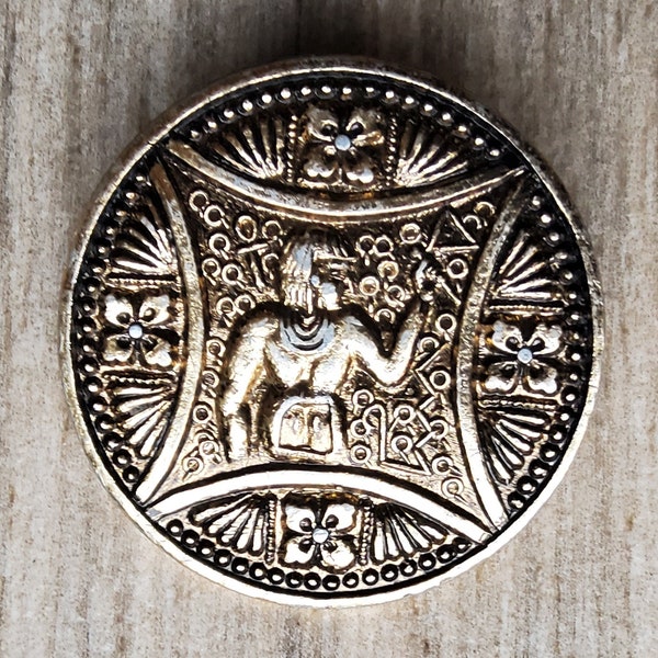 Vintage 1950's large Egyptian themed button.