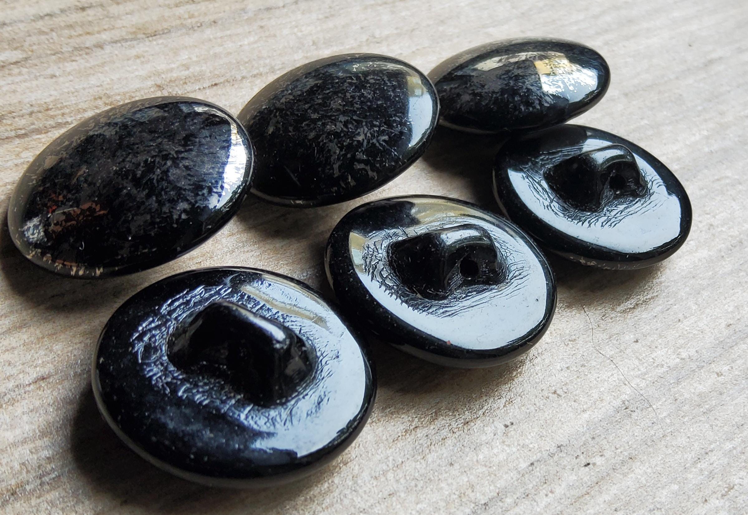 Lot De 11 Boutons Anciens En Verre - Couleurs Noir Et Argent - Diamètre 13/21 Mm - Occasion Bon état