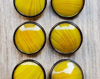 Vintage set van zes gele glazen knopen uit de jaren 1920.
