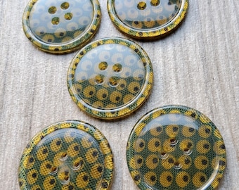 Vintage lovely set of five 1920's lucite patterned coat buttons.