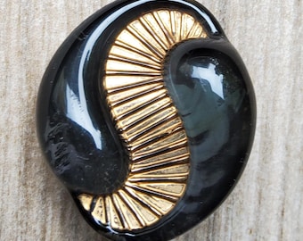 Vintage large Bimini style glass 1950's button.