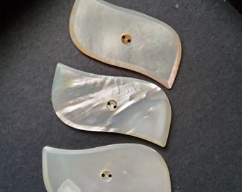 Vintage set of three large Art Deco mother of pearl buttons.