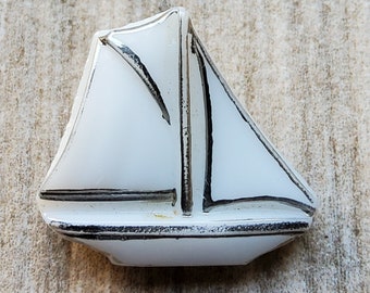 Vintage 1920's glass yacht button.