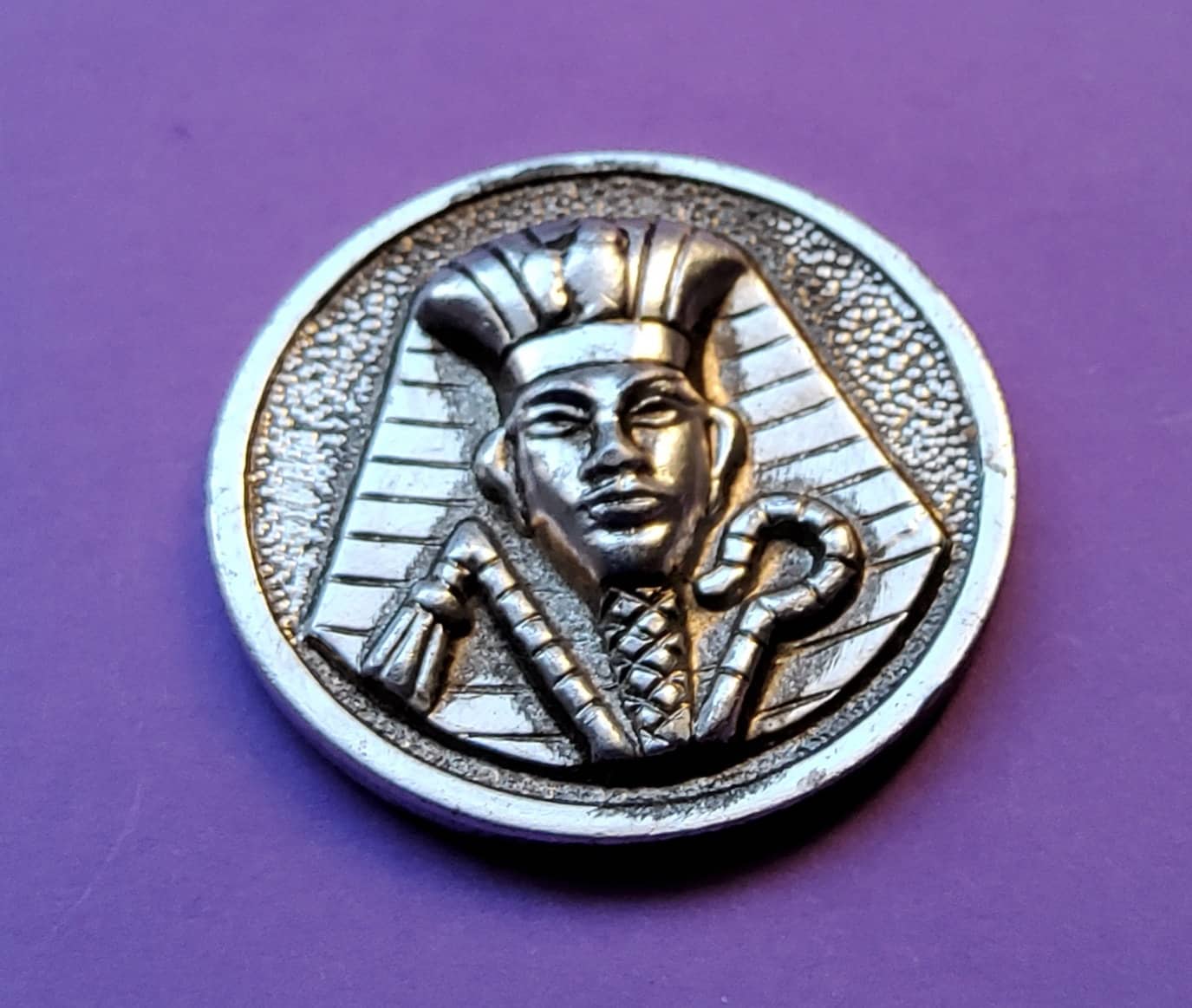 モンゴル　ピンバッジ　アンティーク　39個 Vintage 1950's Large Alloy Egyptian Themed Button. - Etsy