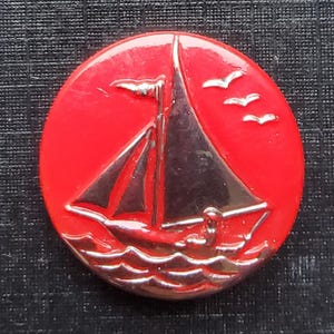 Grand bouton vintage de bateau à voile en verre des années 1920-30.