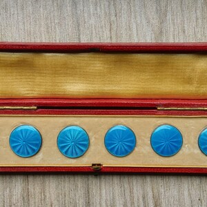 19th Century boxed set of six Silver guilloche enamel buttons. image 3
