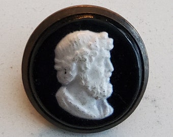 Vintage early 1900's glass cameo button.