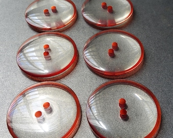 Vintage Set von sechs großen klaren Lucite Mantelknöpfe.
