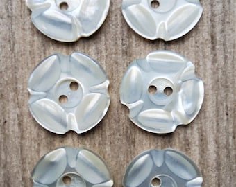 Vintage set of six mother of pearl buttons.